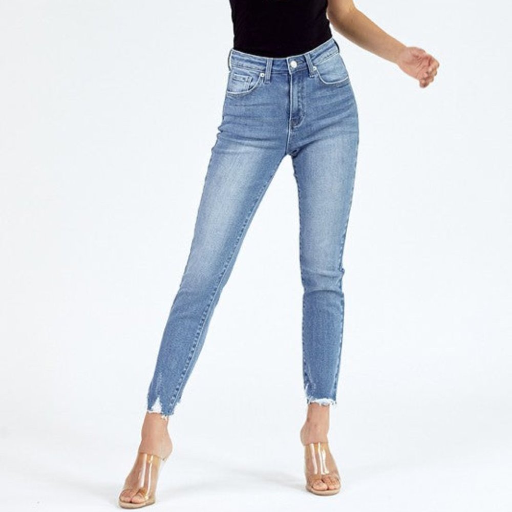Risen Mid Rise Jeans NWT 15/32 (DAMAGED belt loop torn)